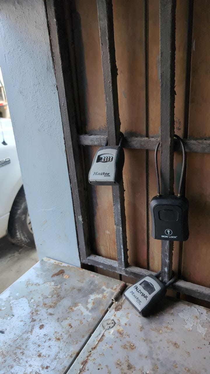 The lockbox is the middle black lockbox. Remove the keys. Remember to close the lockbox again and scramble the code
The large black key is the main gate key. The other keys are to open the Studio, but it is easier to use the Home Assistant App - see the link - id and pass for the app on the instructions provided.